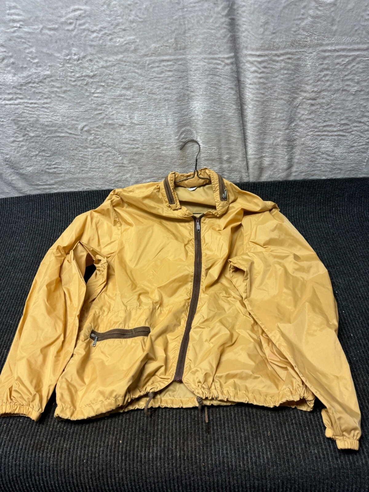 Vintage Woolrich Rain Jacket Windbreaker Size XL Good Condition