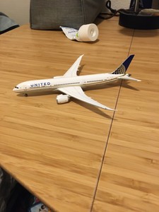 GEMINI-JETS-UNITED-AIRLINES-B787-9-1-400-Scale-REG-N38950