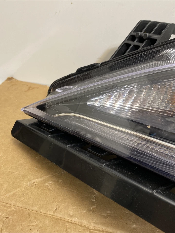 For 2017-18Chrysler Pacifica Driver Left Headlight 68228947AG - Image 4 of 4