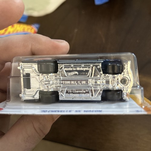 Hot Wheels '69 Camaro Convertible ‘82 Cadillac Seville ‘70 Chevelle SS Wagon - Picture 15 of 22