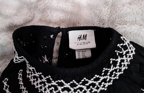 H&M dünne Langarmbluse, Gr.98/104, Stickerei, Puffärmel, schwarz weiß, neuwertig - Bild 4 von 4