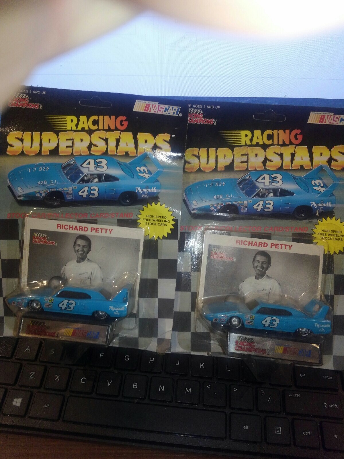 Racing Champions súperestrellas 43 Richard Petty súperbird escala 1 64 (Caja de 24) Racing Champions súperestrellas 43 Richard Petty súperbird escala 1 64 (Caja de 24)