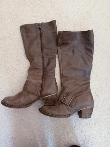Lipsy Kniehohe Stiefel mit Schnalle. Braun Größe 4. Einmal getragen sehr guter Zustand - Bild 2 von 4