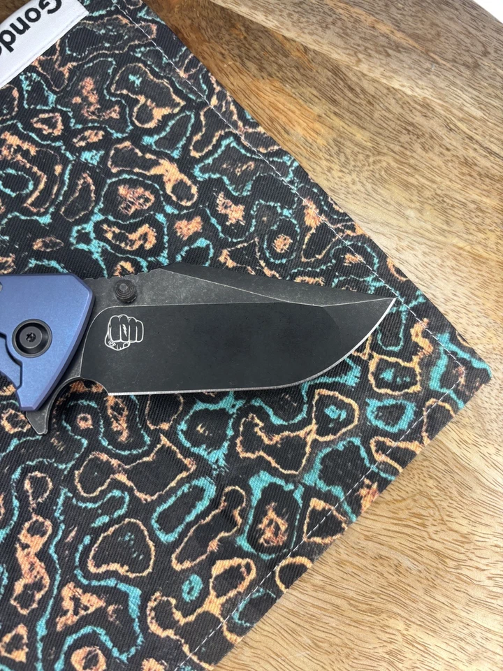 Clip, tachuelas y espaciador Something Obscene Mini J-Cap Timascus Foto 3 de 4