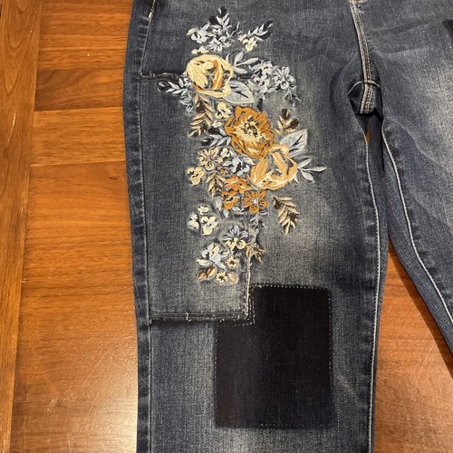 Chico's The So Slimming Girlfriend Ankle Sz 0 Blue Jeans Denim Embroidered - Picture 2 of 10