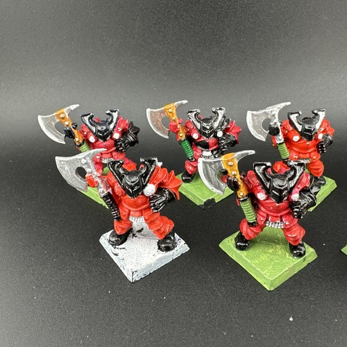 Warhammer Fantasy : Guerriers du Chaos - 8 Guerriers Classiques (Plastique) 25A3217 - Photo 2/3