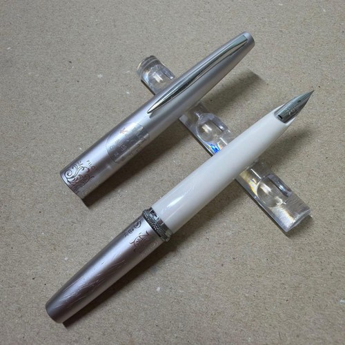 Pilot Elite Vintage Fountain Pen 14K Gold F Nib Silver Never Inked Japan Rare
