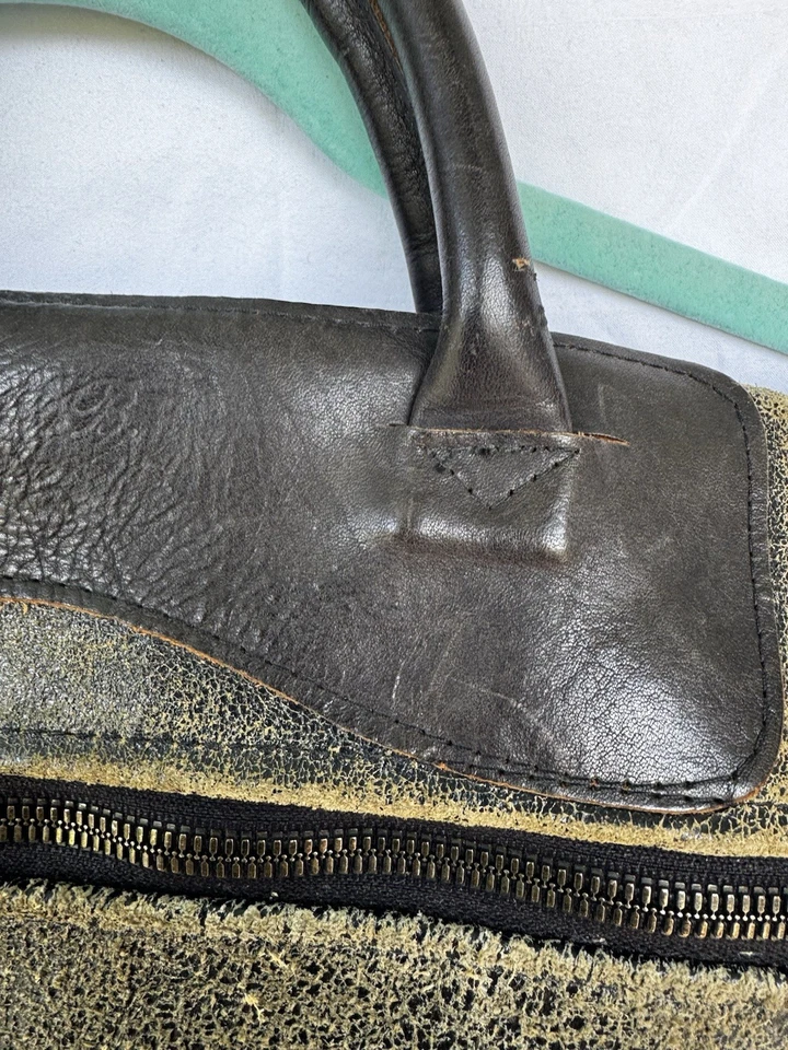 Jas M.B. Ferragem de bronze couro encerado rachado designer britânico London IBW Ltd. - Imagem 2 de 4