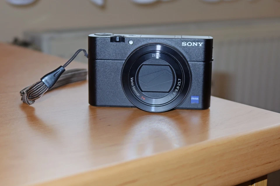 Sony Cyber-Shot RX100 VA 20.1 MP, Digitalkamera 2.9x optischer Zoom, neuwertig