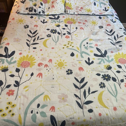 Land of Nod Kids Floral Star Gazing Constellation Patterned Quilt Set- Full - Picture 5 of 12