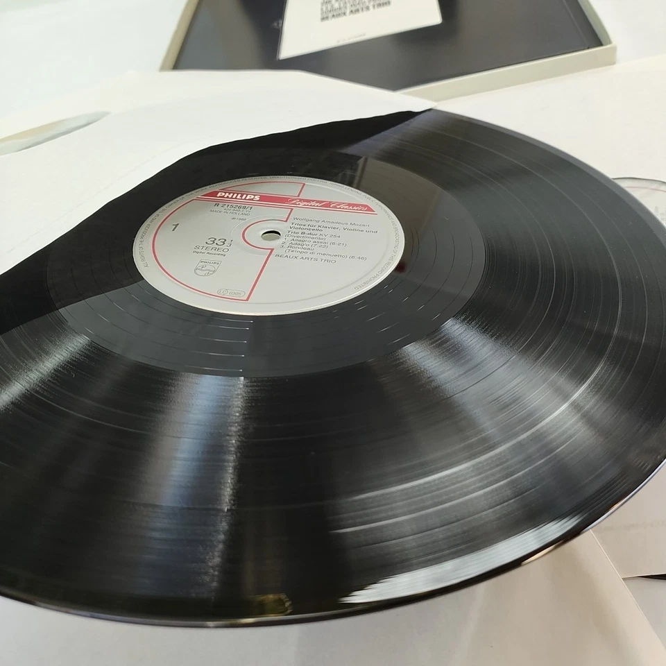 Philips 422 079-1 Mozart The Piano Trios Beaux Arts Trio NEAR MINT 3LP Box 1988 - Image 3 of 4