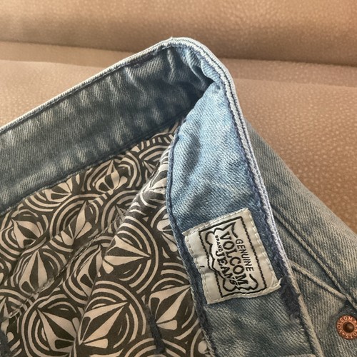 Volcom Brand Heartbreak Jean Shorts Size 1 Style 59807 Cute Shorts! - Picture 5 of 11