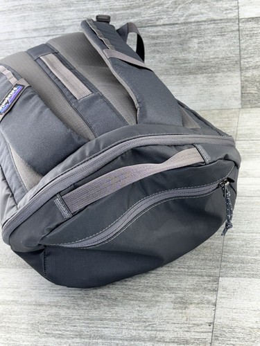Patagonia Black Hole 25L Backpack Daypack 49298 Recycled Zipper Pockets Hiking - Picture 8 of 14