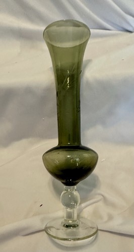 Vaso bocciolo in vetro inciso verde muschio 8x3” vintage - Foto 2 di 13