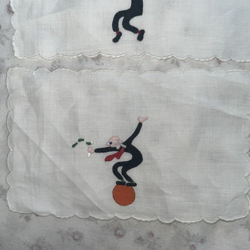 Set Of 4 Embroidered Cloth Napkins ’50’s Waiter Balance Humorous - Picture 4 of 5
