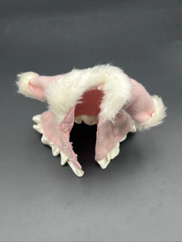 Handmade Pink And White Trimmed Blythe Doll Coat - Image 3 of 4