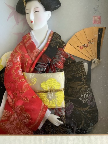 Framed Japanese Geisha Doll Art With Gold Accents In Glass Display Frame - Picture 5 of 7