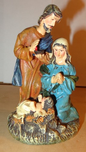 Belén de plástico de colección con el bebé jesús, rezando maría y josé - Imagen 1 de 6
