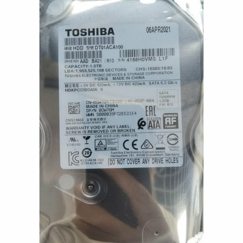 Toshiba DT01ACA100 1TB Internal 7200 RPM 3.5 inch SATA 6 Gb/s Hard Drive - Afbeelding 1 van 4