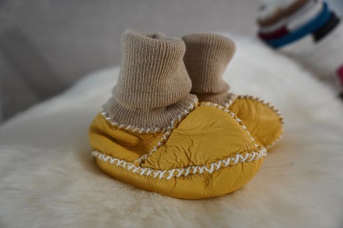 Warm Super Soft Yellow Leather Shearling Lined Booties That Actually Stay on ! - Picture 2 of 9