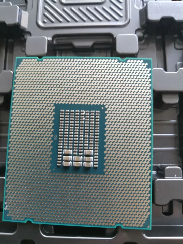 Intel Xeon E5-2660 v4 2.0 GHz 35MB 9.6 GT/s 14 Core SR2N4 LGA2011-3 B Grade CPU - Image 2 of 4