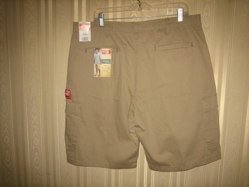 mens wrangler cargo shorts size 38 NWT - Picture 2 of 4