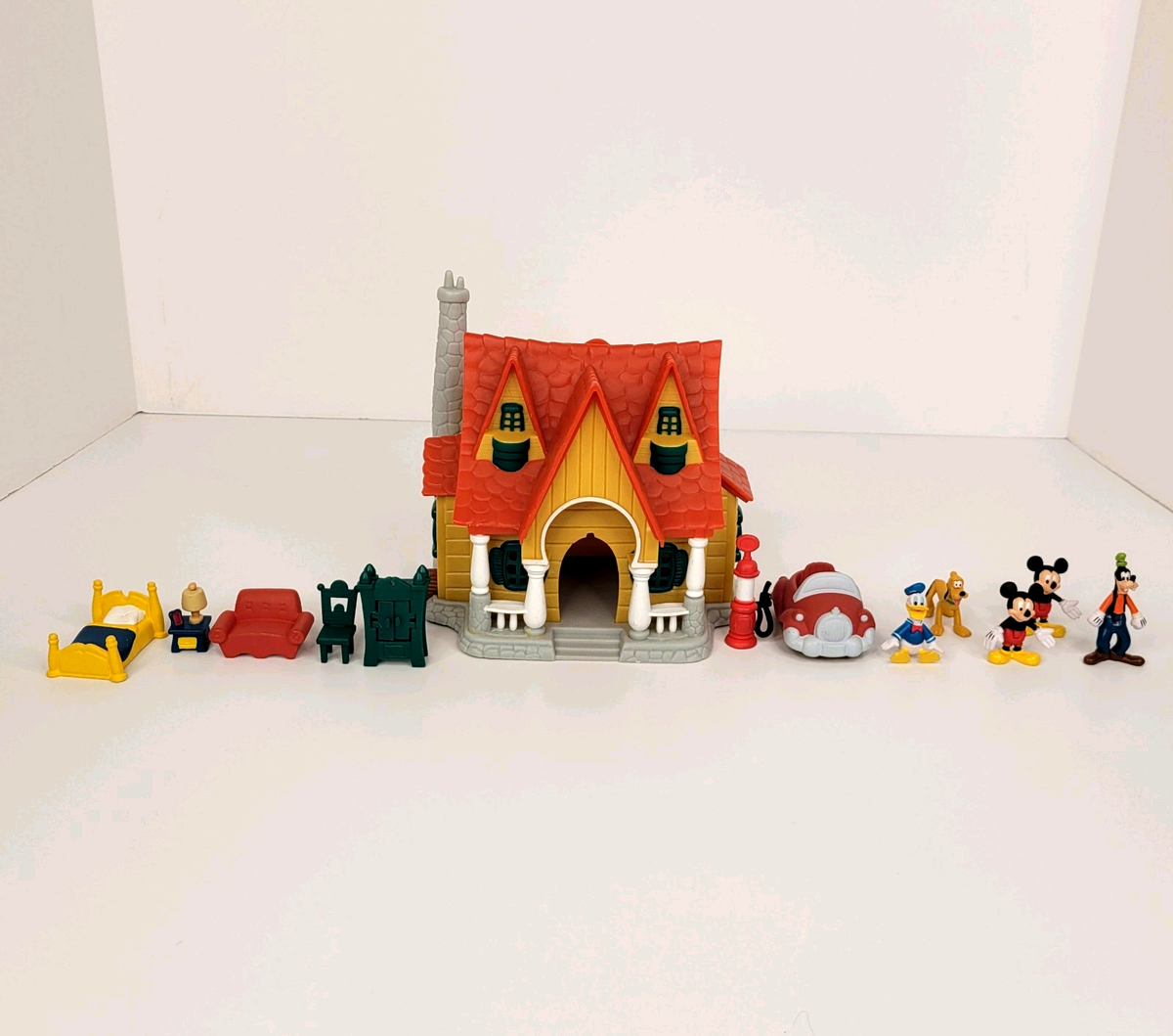 Disney Mickey Mouse Toontown House Micro Playset with Figurines