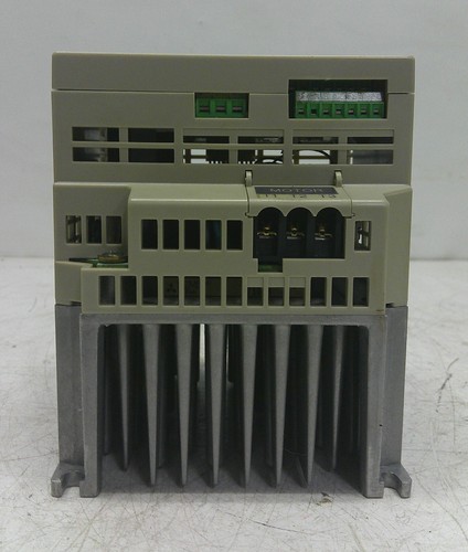 Accionamiento de frecuencia variable MagneTek GPD205-A001 con manual usado - Imagen 3 de 9