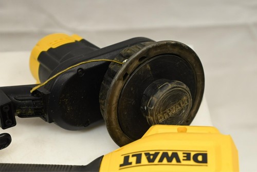 Recortadora de cuerda inalámbrica Dewalt DCST925B 20V MAX* 13" (solo herramienta) USADA - Imagen 7 de 9