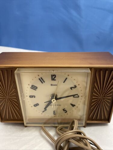 Vtg Syroco Nitetimer Decorative Alarm Clock Lighted, Walnut Finish. New In Box. - Picture 5 of 10
