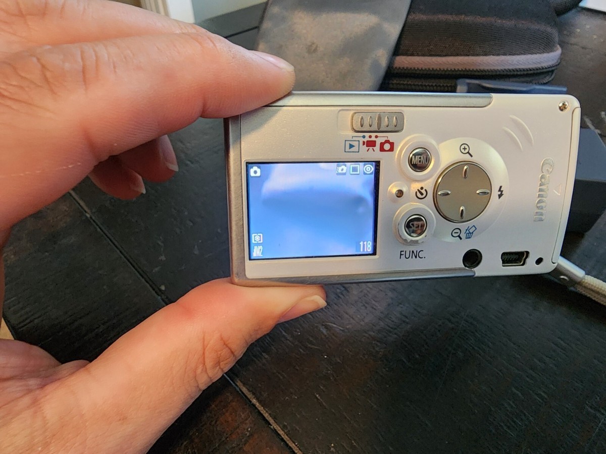 Canon IXY DIGITAL WHITE PC1060 Compact Digital Camera - C1A