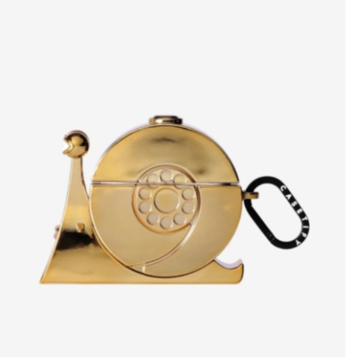 iPhone・スマホアクセサリー Casetify x One Piece Golden Transponder Snail 3D AirPods Pro CASETiFY One Piece Golden Transponder Snail 3D AirPodsPro