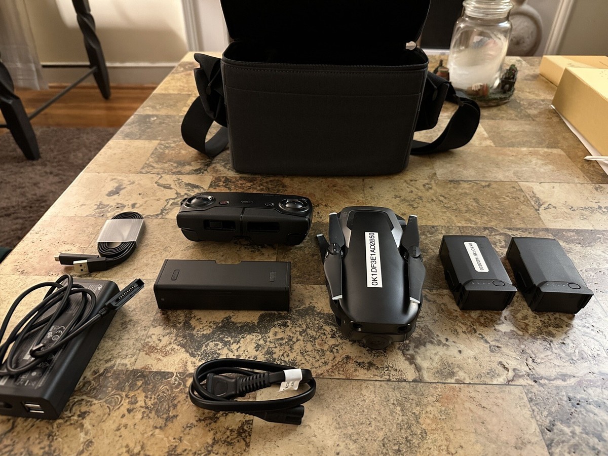 【ドローン】DJI Mavc Air Fly More Combo Amazon.com: DJI Mavic Air, Fly More Combo, Flame Red : Toys