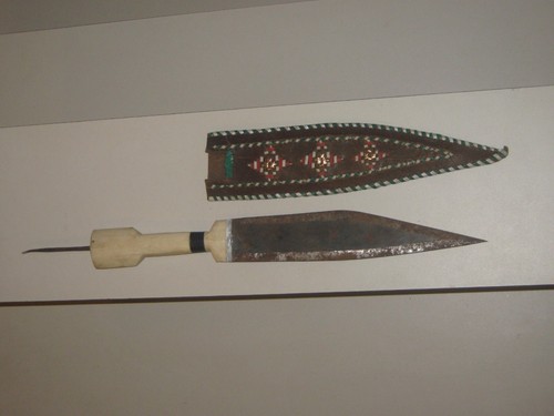 ANTIQUE BILLAO SOMALI AFRICAN DAGGER KNIFE BONE HANDLE & LEATHER SHEATH - Picture 4 of 12