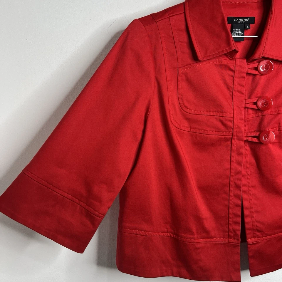 Chaqueta Sandro Sportswear Crop Swing Cuadrada Talla Pequeña Elastizada Manga 3/4 Foto 3 de 4