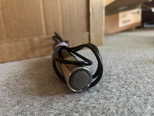 Vintage Realistic Dynamic Microphone Made in Japan - Picture 2 of 3
