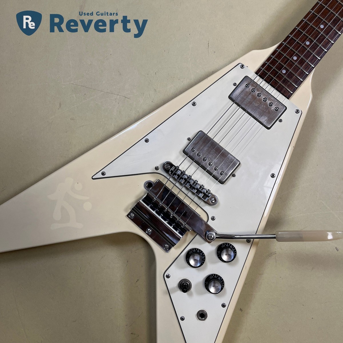 BacchusフライングV BFV-700 Bacchus BFV-700 BFV-STD Frying V Model OWT Electric Guitar w