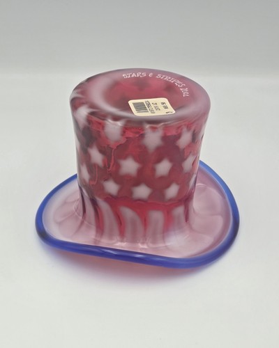 Fenton Art Glass Stars And Stripes Collection 2001 Cranberry Opalescent Top Hat - Bild 2 von 12