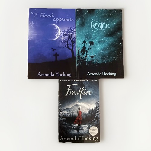 Torn & My Blood Approves SIGNED First Editions By Amanda Hocking + Bonus Book - Picture 1 of 13