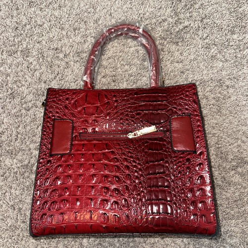 NWT RED HOMBRE LARGE FAUX CROCODILE HANDBAG - INCLUDES STRAP - Picture 4 of 11