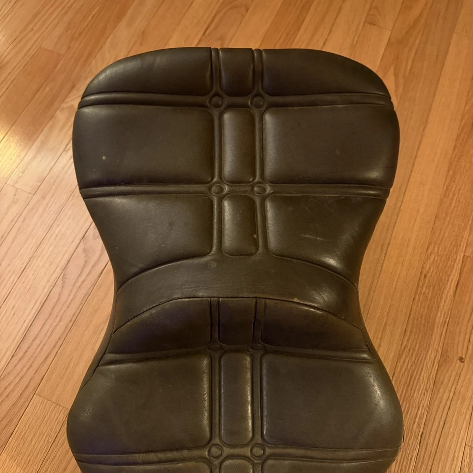 De colección Harley Davidson o Honda Cuero Marrón Motocicleta Dos Asientos Años 80’s Foto 4 de 4