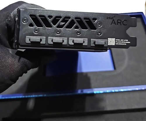 Intel Arc A770 Limited Edition 16GB GDDR6 PCIe 4.0 RGB Grafikkarte 21P01J00BA - Bild 6 von 6