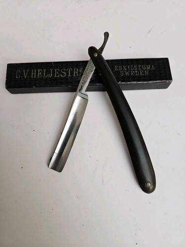 C.V. Heljestrand Eskilstuna Sweden Straight Razor No. 8 w/ Box