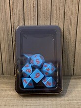 NEU IN BOX ©2019 Q WORKSHOP CLASSIC RUNE BLAU UND ROT WÜRFEL SET 7 - Bild 7 von 12
