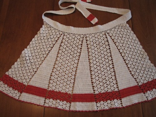 VINTAGE HANDMADE COTTON CROCHET HALF APRON WHITE & RED - Bild 9 von 10