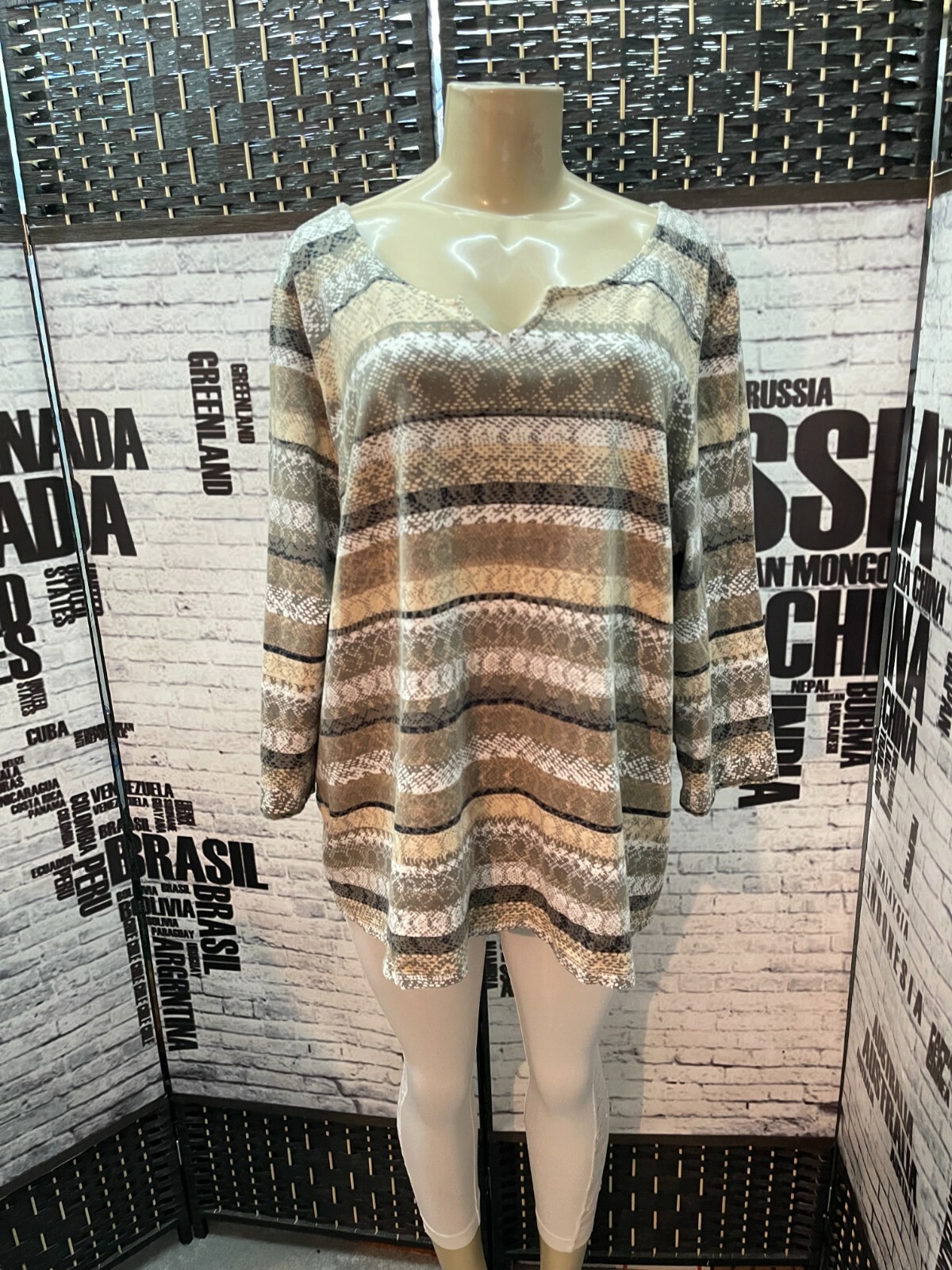 Ruby Rd Plus 2X Beige Multicolor Print Split Neck… - image 1