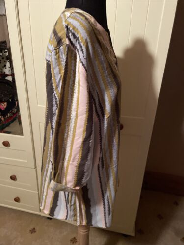 DAMART Ladies Multicoloured Stripe V Neck Half Sleeve Blouse Size 14 - Picture 6 of 9
