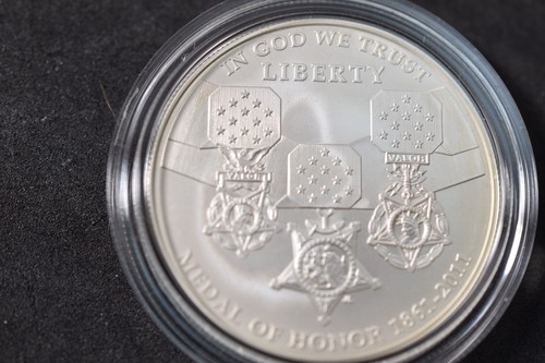 2011P MEDAL OF HONOR $1- IN ORIGINAL PACKAGING w COA-UNC-LOW- 44,000 MINTED - Picture 6 of 8