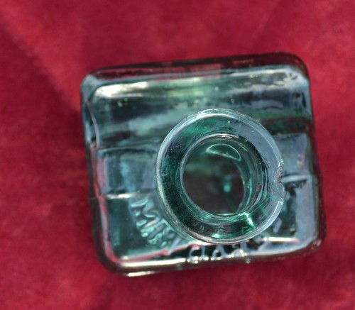 Bottiglia di vetro verde chiaro Inkwell seconda guerra mondiale dal bunker tedesco M.M. Garber - Foto 3 di 10