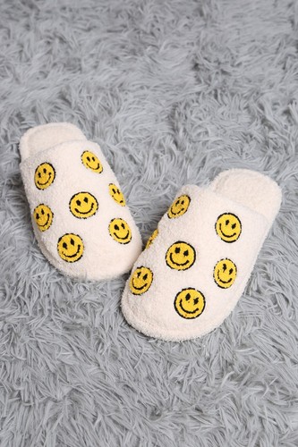 ComfyLuxe Patterned Embroidered Slippers - Picture 15 of 25